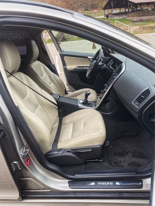 Volvo Xc 60 , R-design , an 2014 , motor 2 l diesel , 181 cp