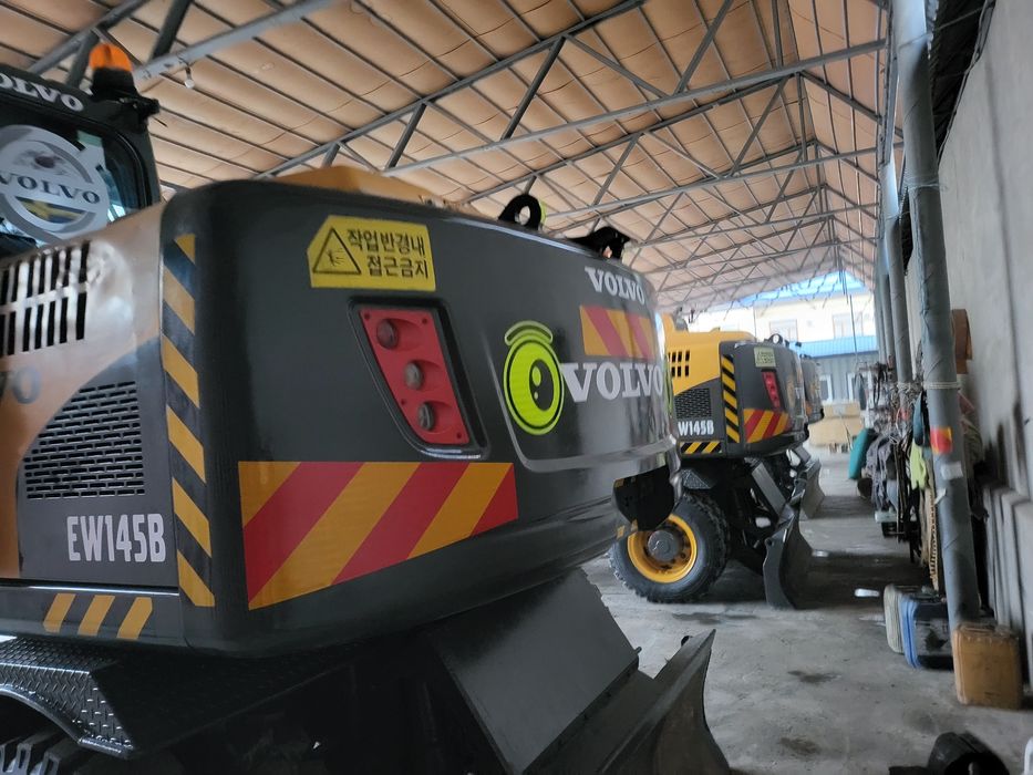 Karea dan Volvo 145 zurlari keldi