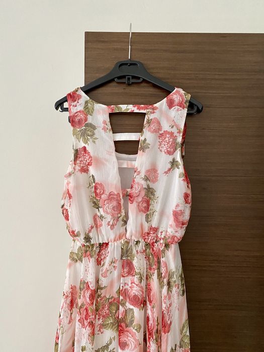 Рокля на розови рози / цветя