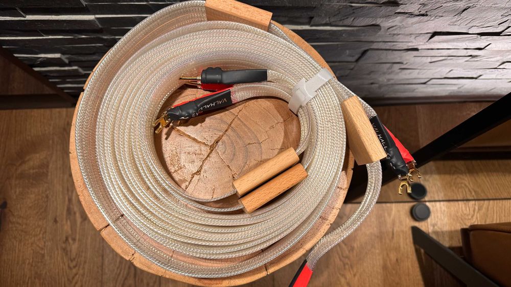 Cablu boxe tip Nordost Valhalla 2 – 2 x 4 m, banana–spadă