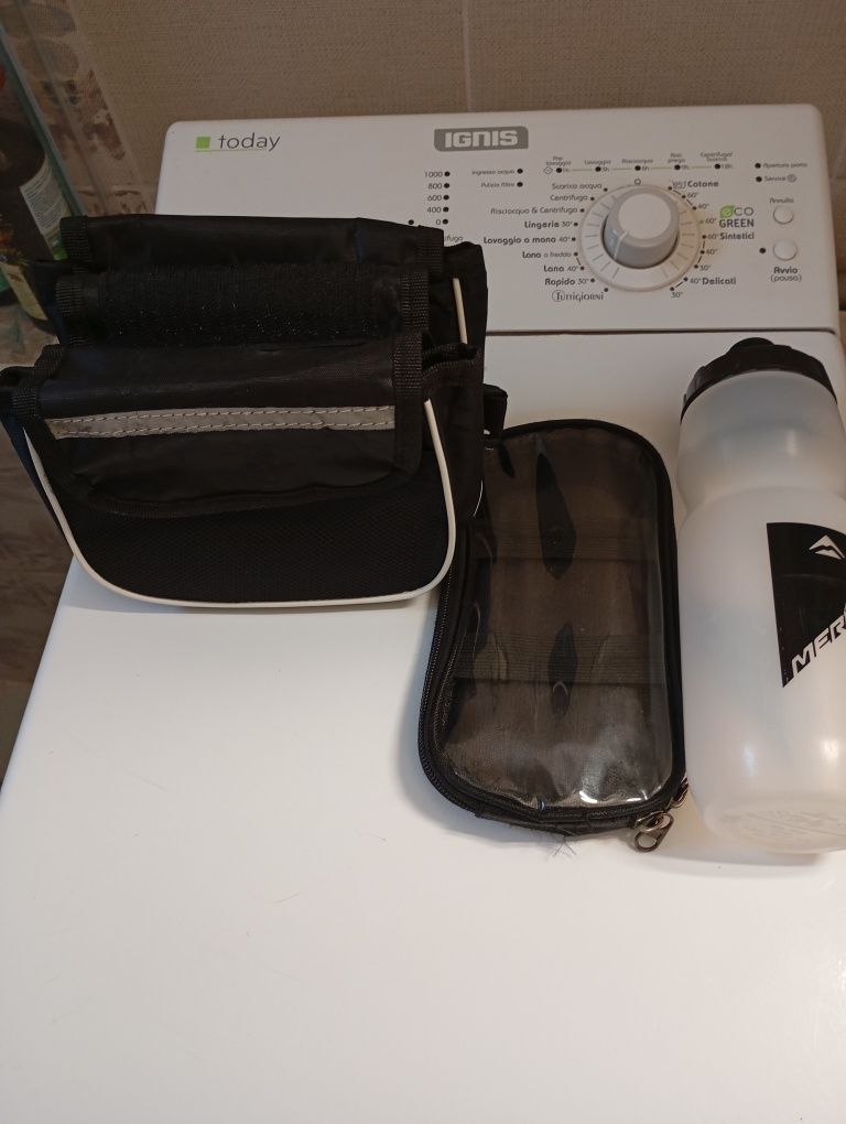 Vând geantă telefon și sticlă bicicletă Merida plastic
