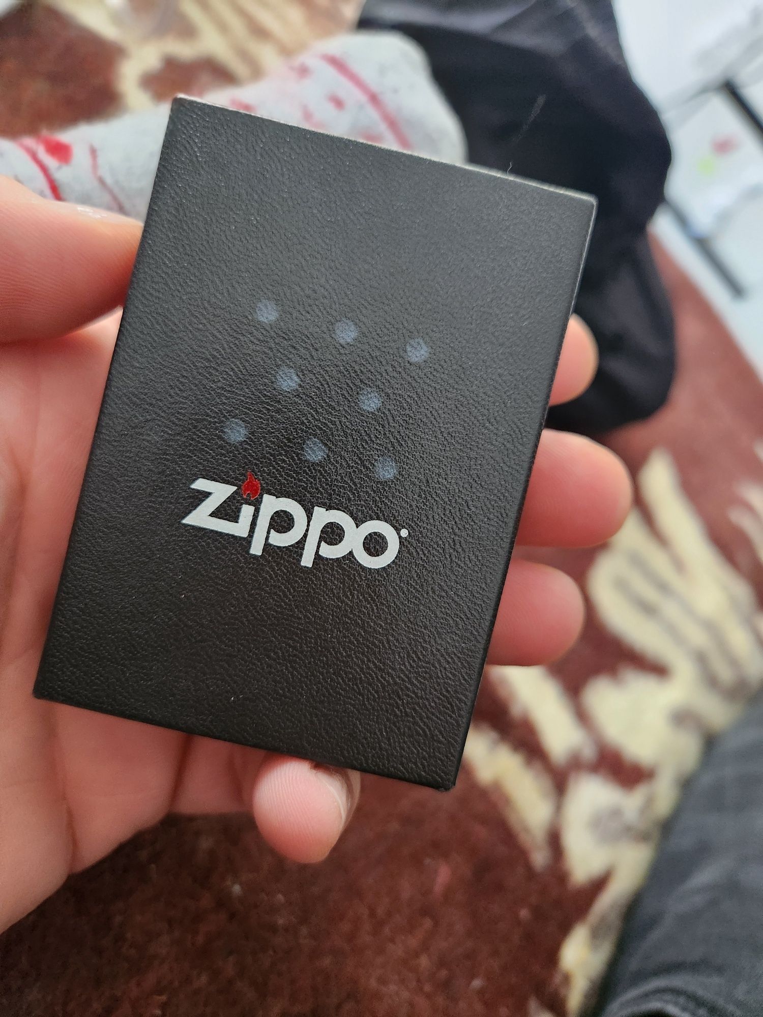 Zippo nou cu rezerve