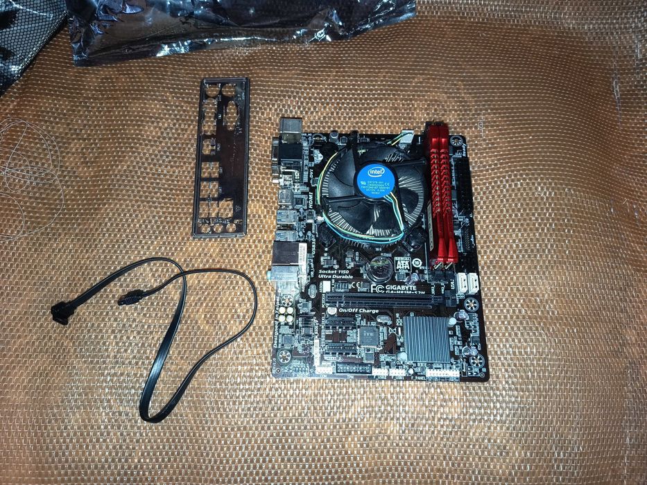 Kit esport gaming, Core i3 4130 + placa baza + 8gb ddr3 HyperX