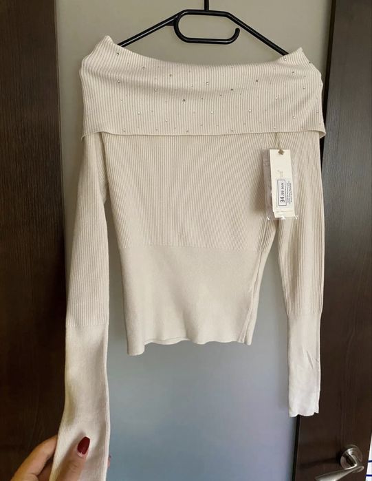 Пуловер с паднали рамене - с етикет