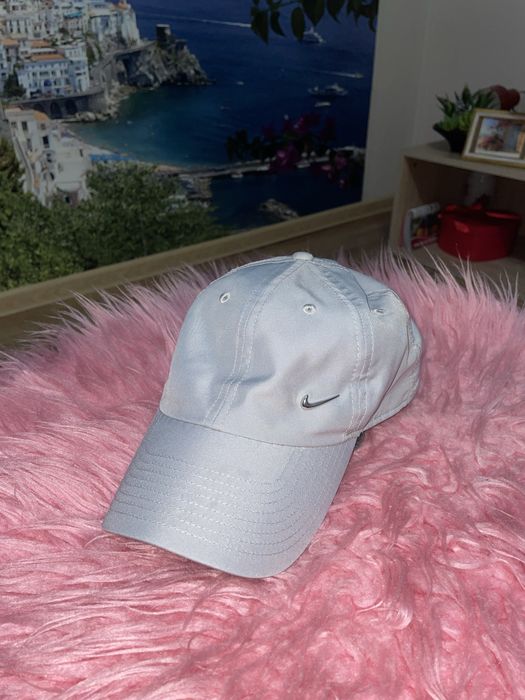 Шапка с козирка на Nike