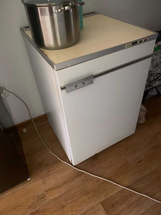Продам морозильный холодильник