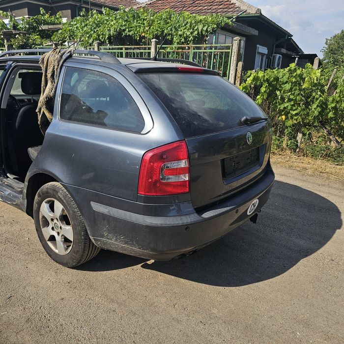 Skoda Octavia 2.0fsi на части само !