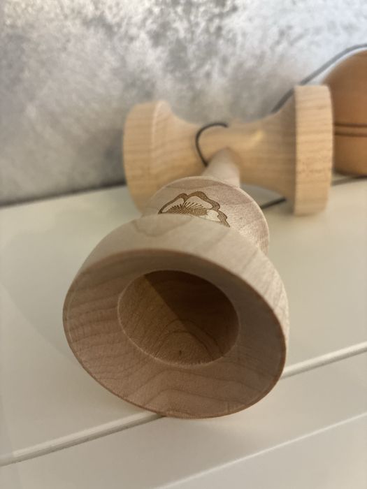 Kendama ken lotus bloom shape si tama cu grip silk si crushable bevel