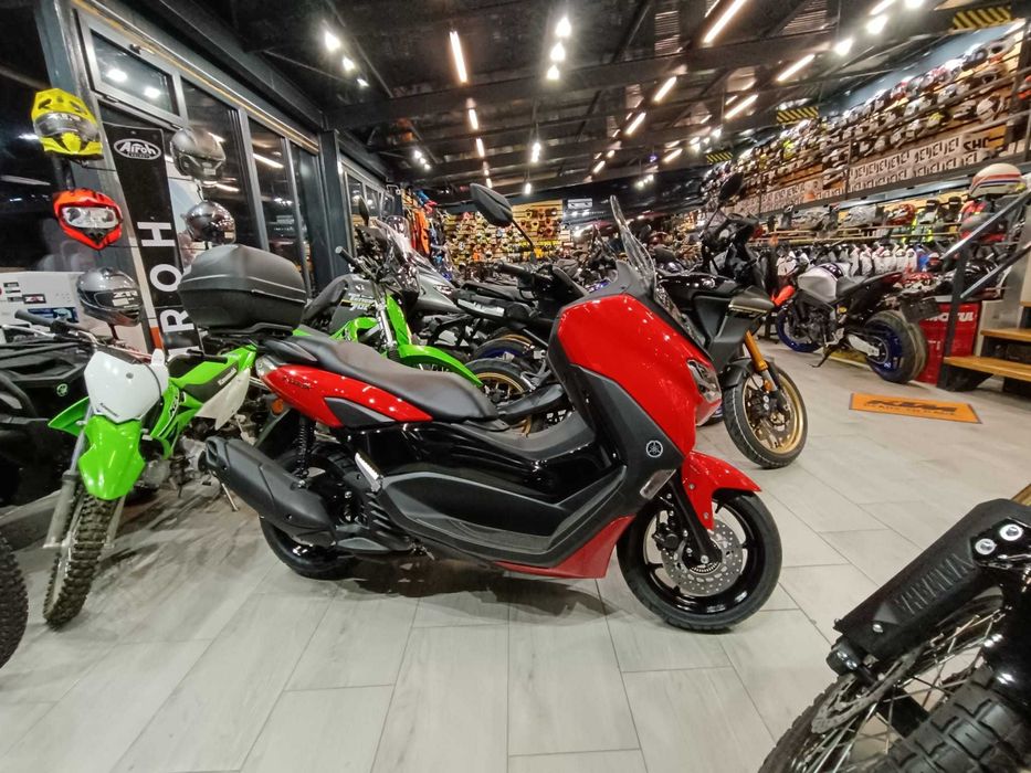 Yamaha NMax 125 + topbox+parbriz-se conduce cu B-stoc EST BIKE Campina