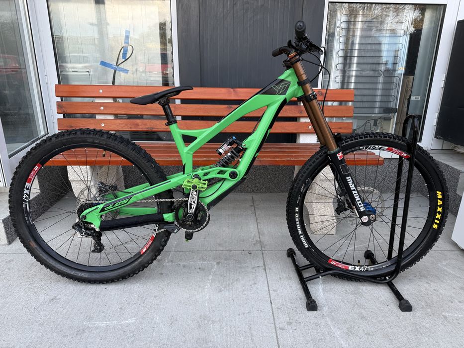 Планински велосипед Мекица Downhill YT за скачане. 27.5/M