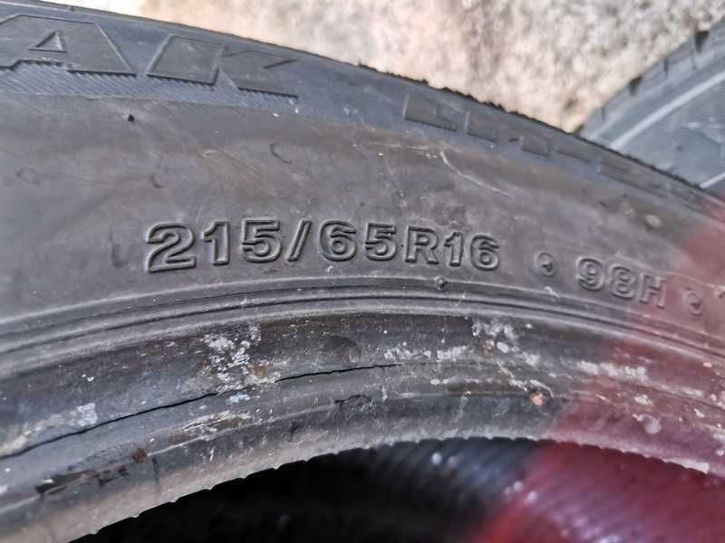 2 бр. зимни гуми Bridgestone Blizzak 4x4 215/65/16 4 мм грайфер