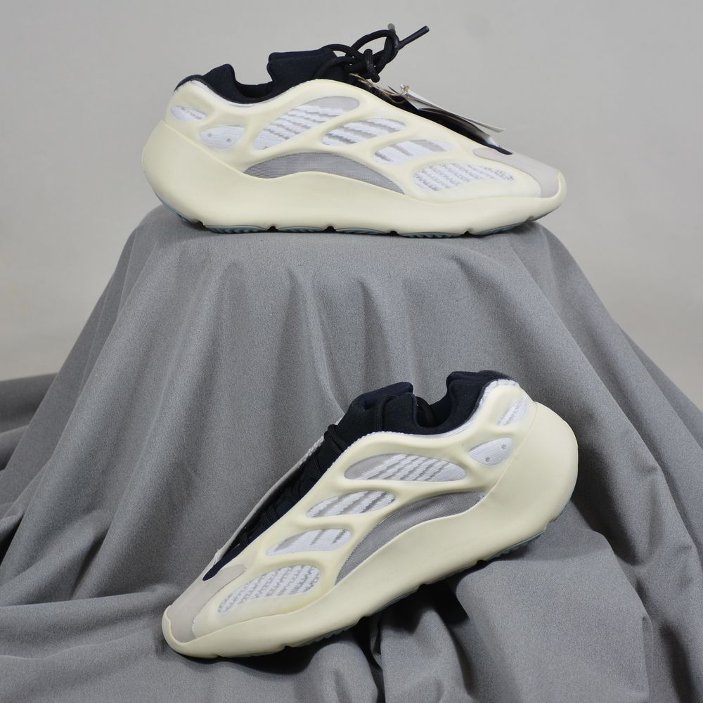 Pantofi Sport Adidas Yeezy Boost 700 V3 Azael- 100% originali