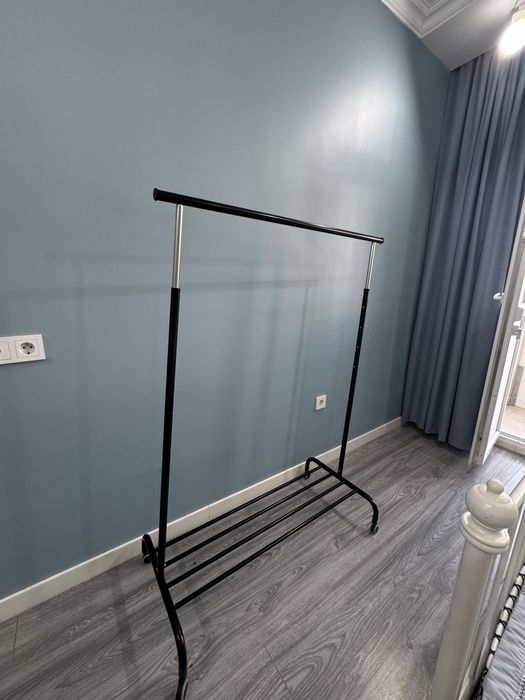 Вешалка напольная гаредробная рейл
