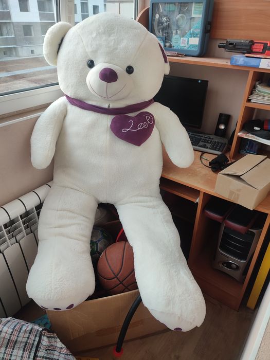 Мишка почти 2м высотой