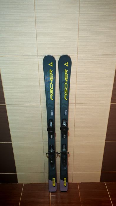 Schiuri Fischer RC One cu 155 cm-clapari ski.