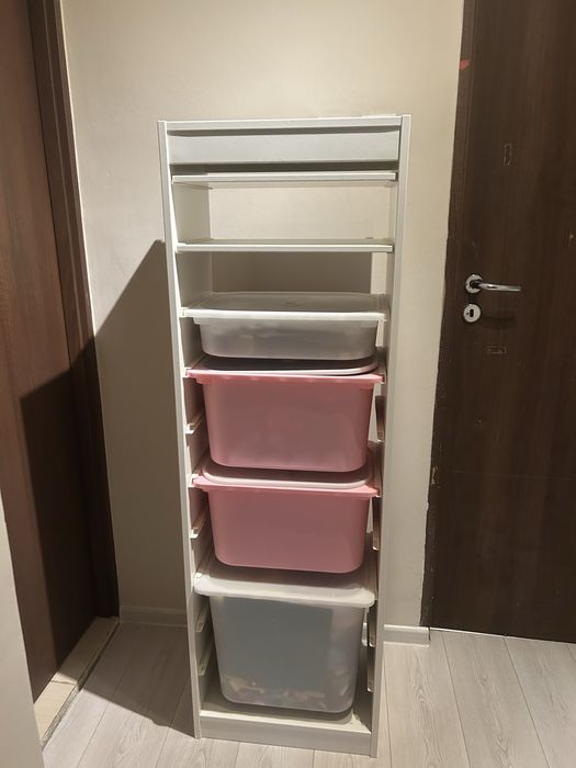 Ansamblu depozitare cu cutii si polite ikea