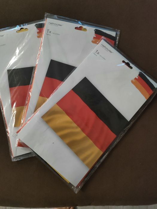 Vând trei șteaguri ale germaniei