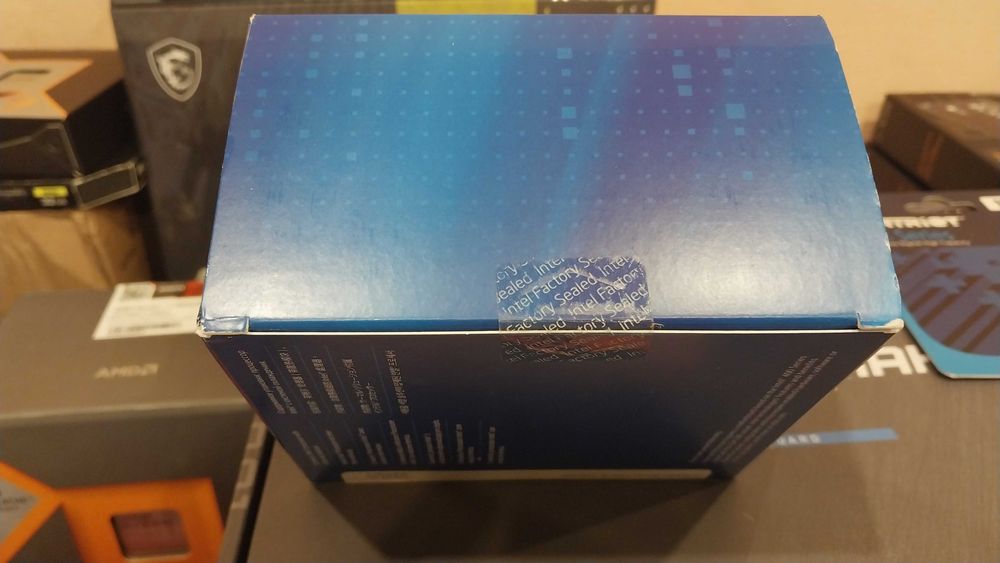 Новый Процессор 10-го поколения Core i9 10900F. Box из США с кулером.