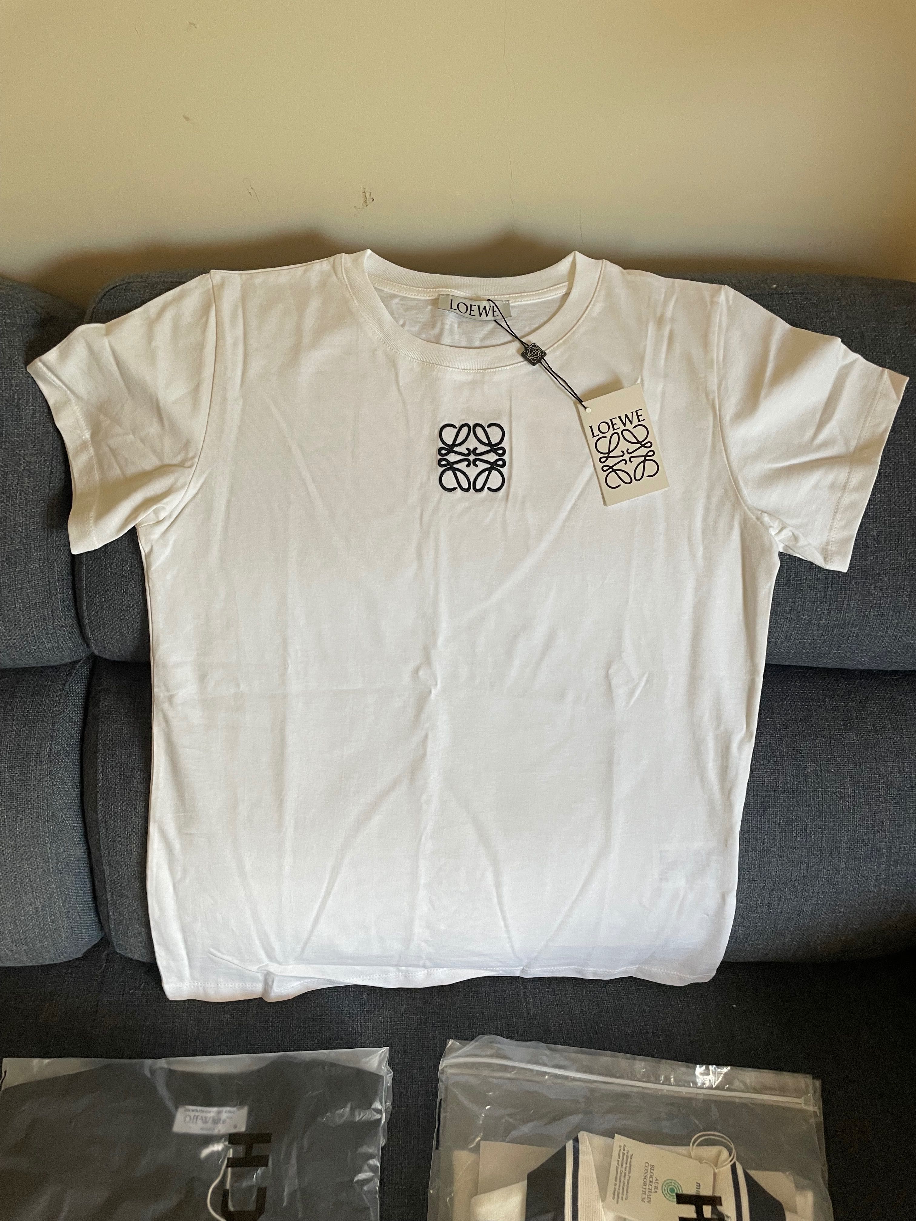 Мъжки и дамски тениски на Loewe,Kenzo,Ami,Off White и други