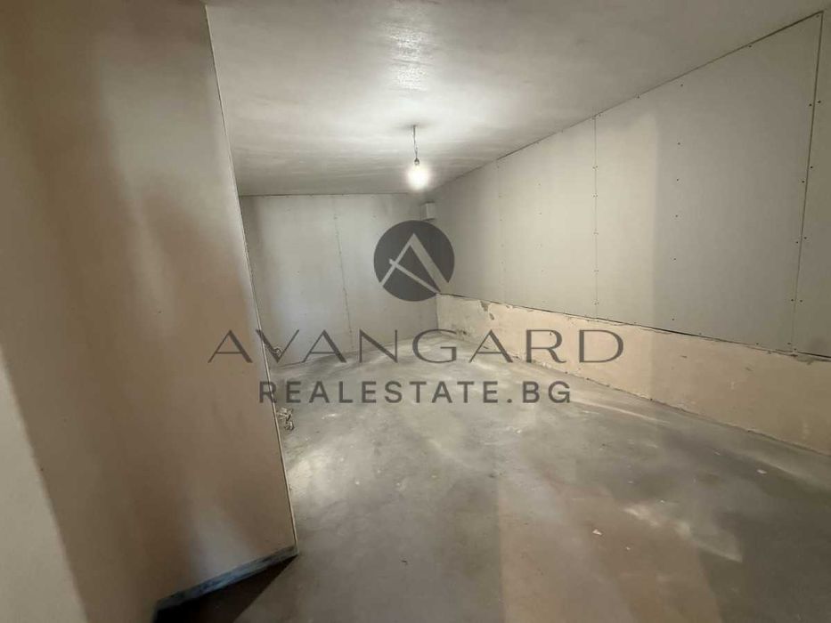 оф.24538 Двустаен с двор / Бунарджика