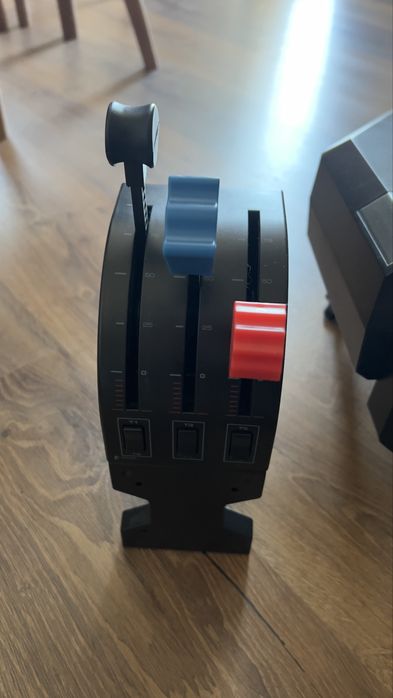 Vand set yoke + throttle + rudder pedals saitek pro/thrustmaster