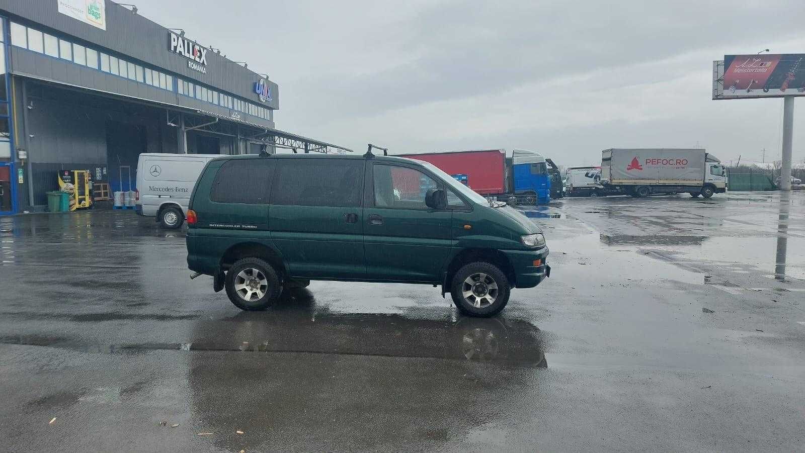 Microbus 4x4  mitsubisii delica 8 locuri