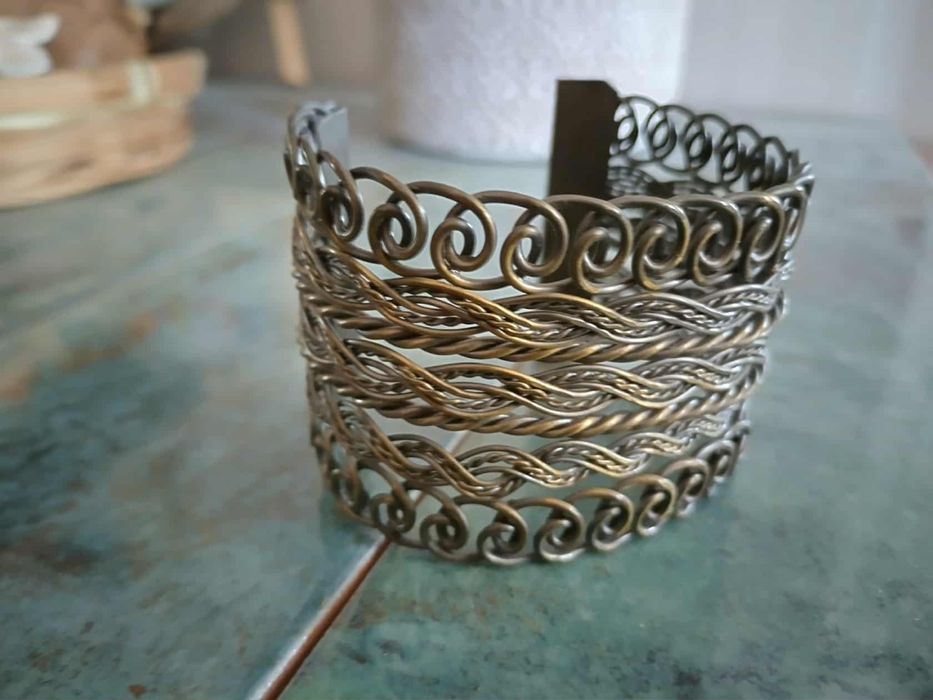 Метална гривна от Индия