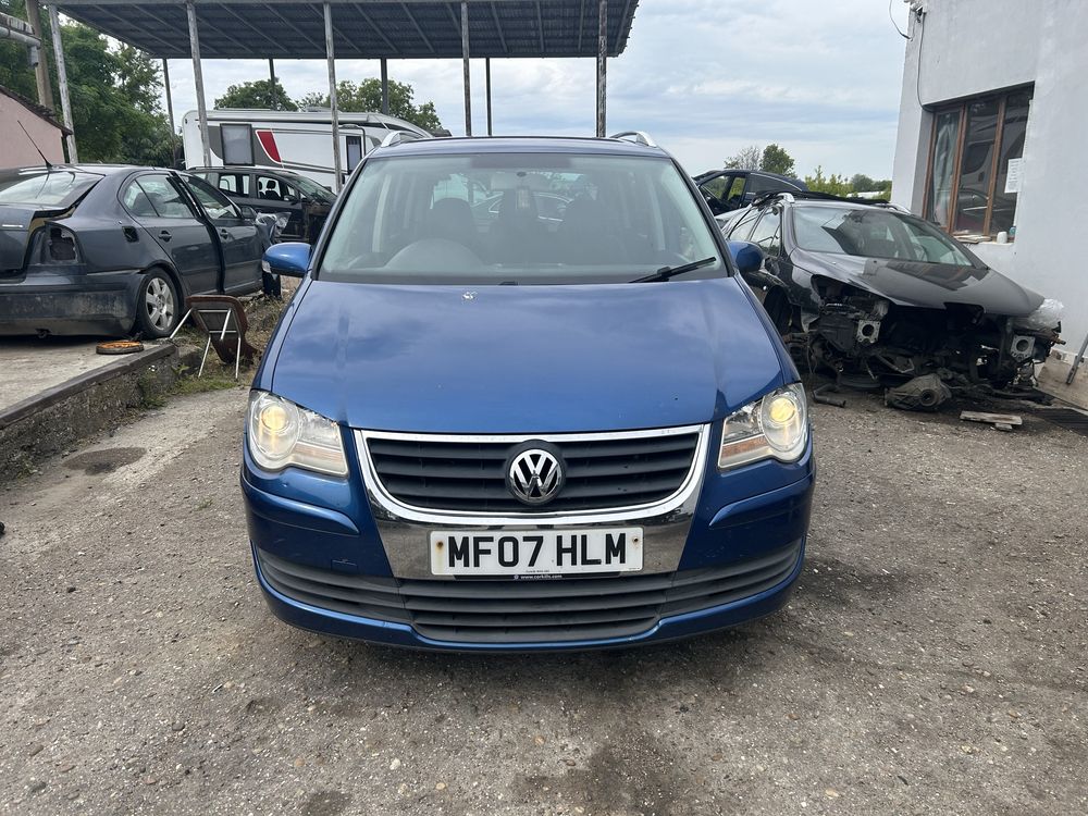 Volkswagen Touran  1.9TDI 105кс. BXE  2009г. - НА ЧАСТИ