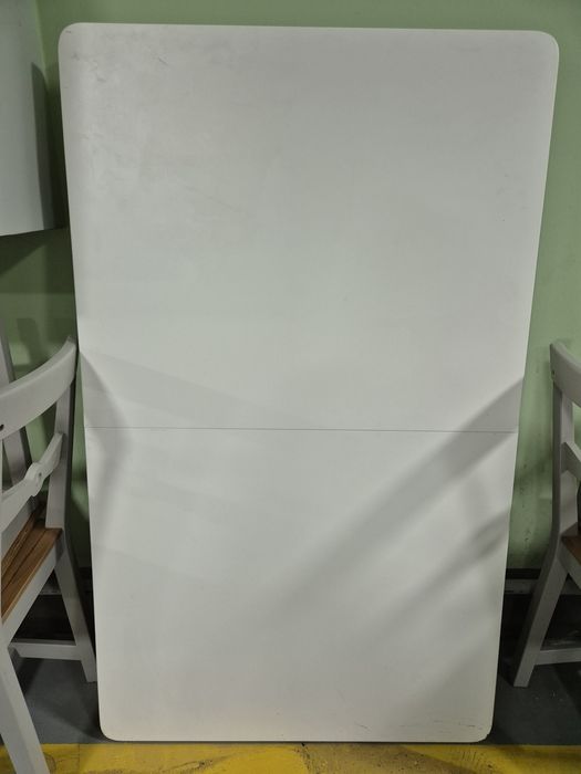 Продам кухонный стол со стулями