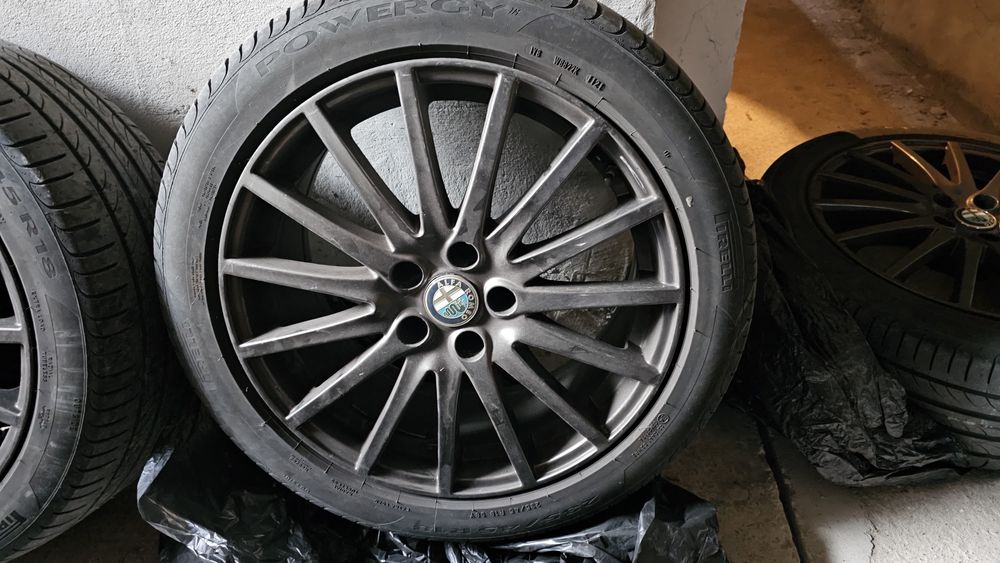 Летни гуми 235/45/18 Pirelli powergy с джанти 18’ Alfa Romeo