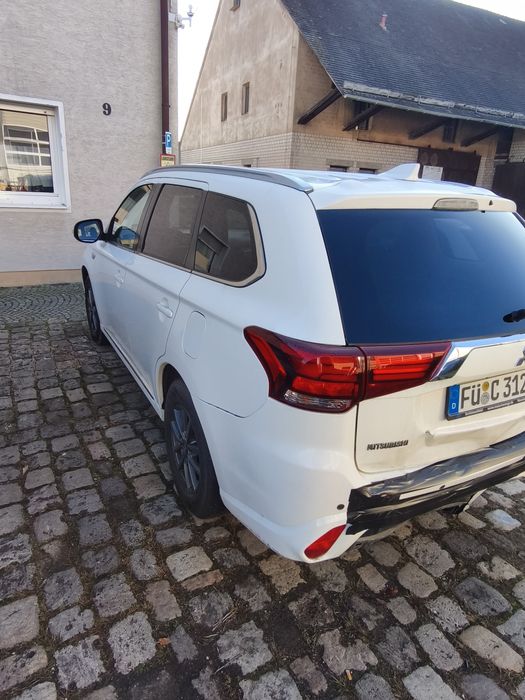 Mitsubishi Outlander 2.0 hibrid