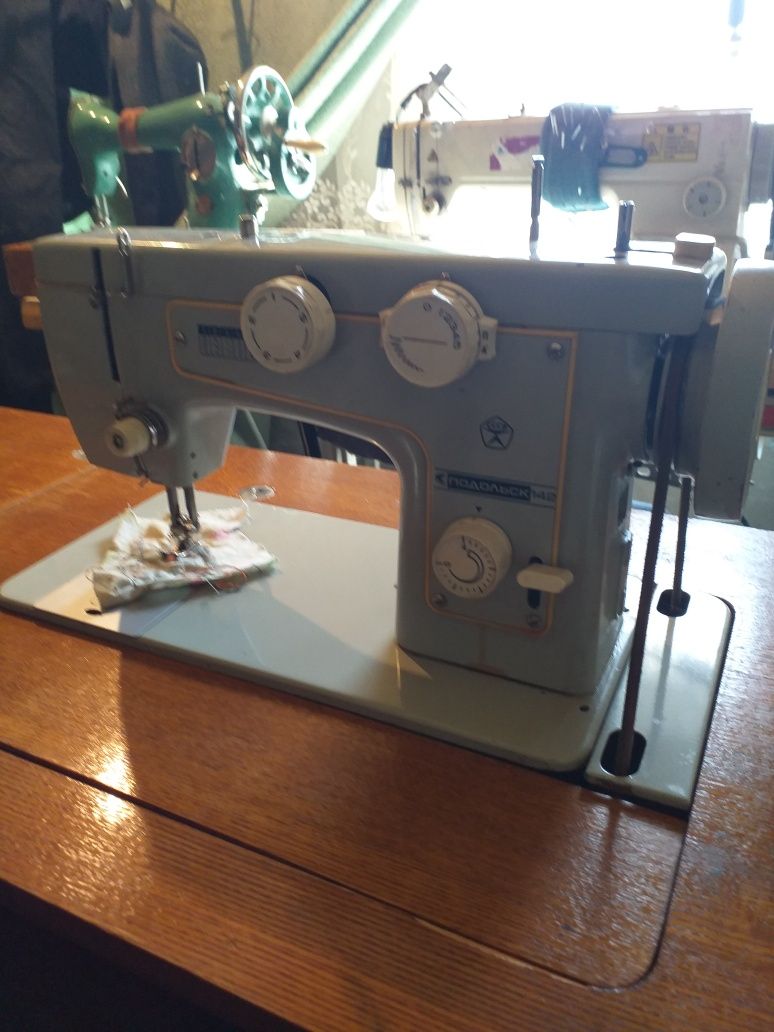 Продам швейную машинку Подольск 142