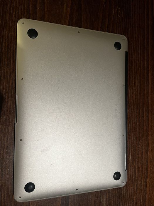 MacBook Air 13” (2017, A1466) – i5 / 8GB / 128GB SSD