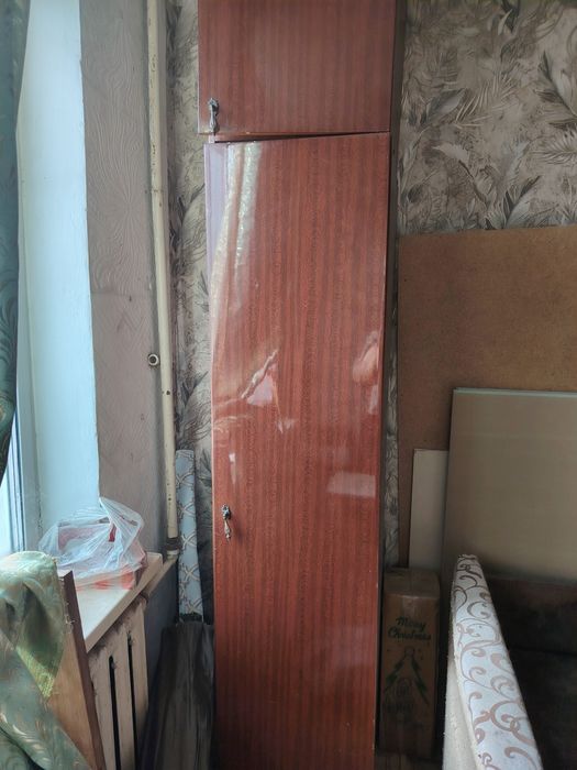 Шкаф-пенал в хорошем состоянии