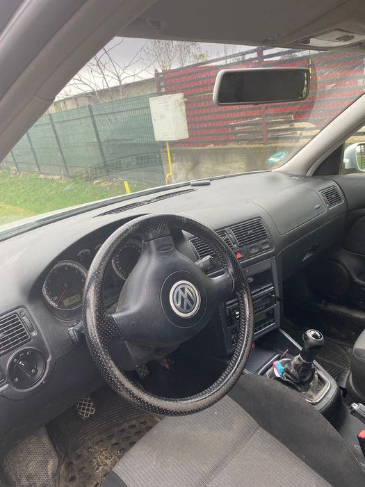 Vând Volkswagen golf