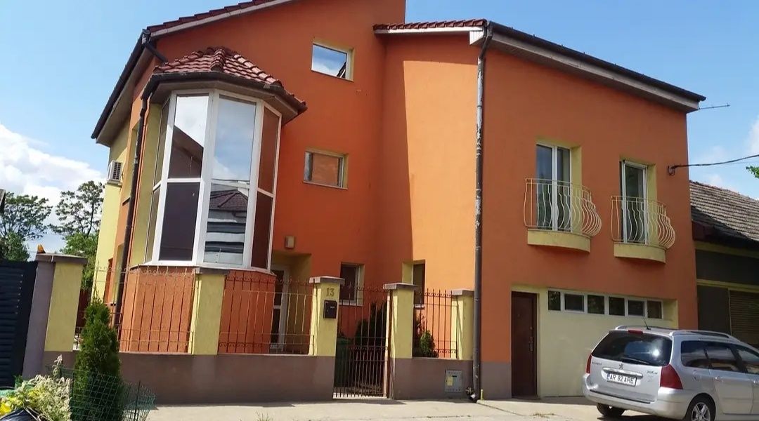 Vila de închiriat Arad Intim