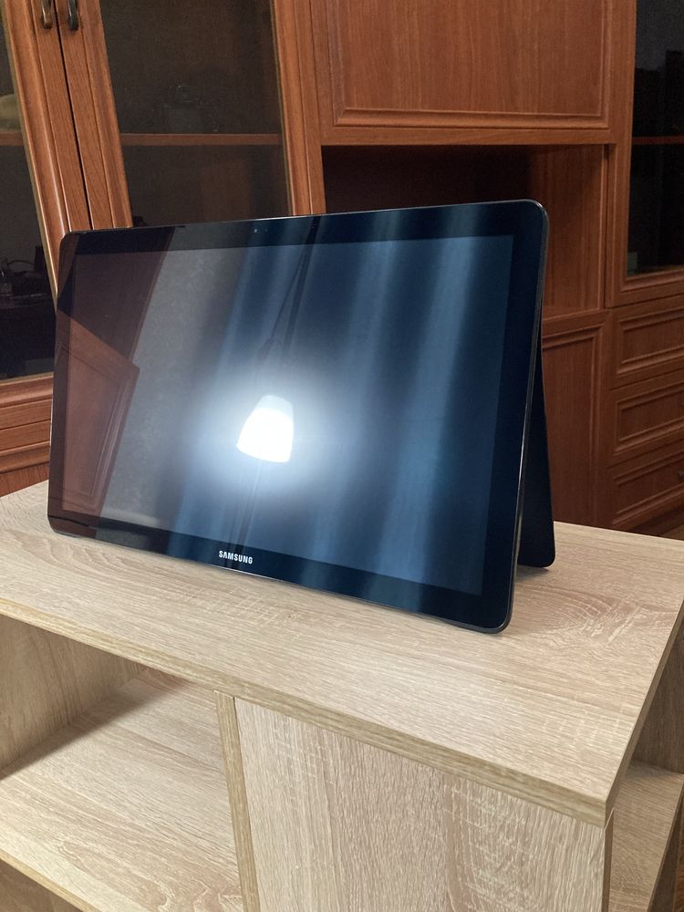 Планшет Samsung Galaxy View SM-T-677