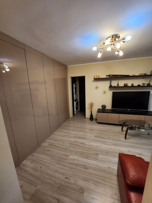 Vind apartament 2 camere , mobilat ,utilat , tiglina 1 ,lângă Tribunal