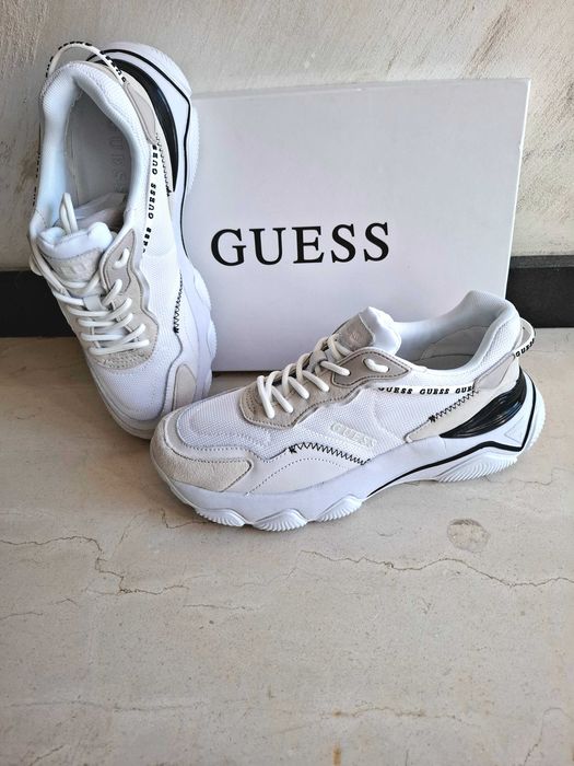 НОВО Дамски спортни обувки Guess 40