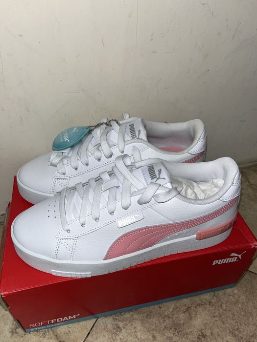 Дамски бели маратонки Puma