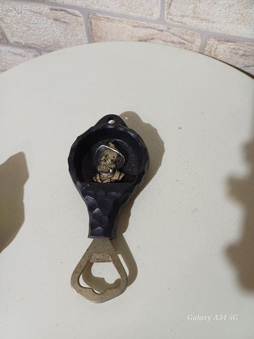 Стара интересна отварачка