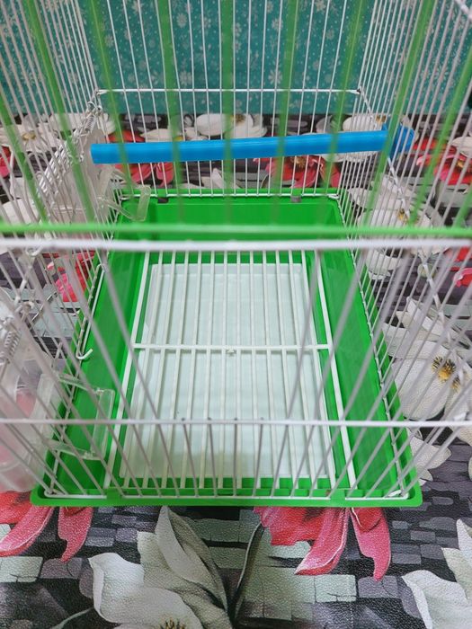 Продам клетку материал металл пластик в отличном состоянии