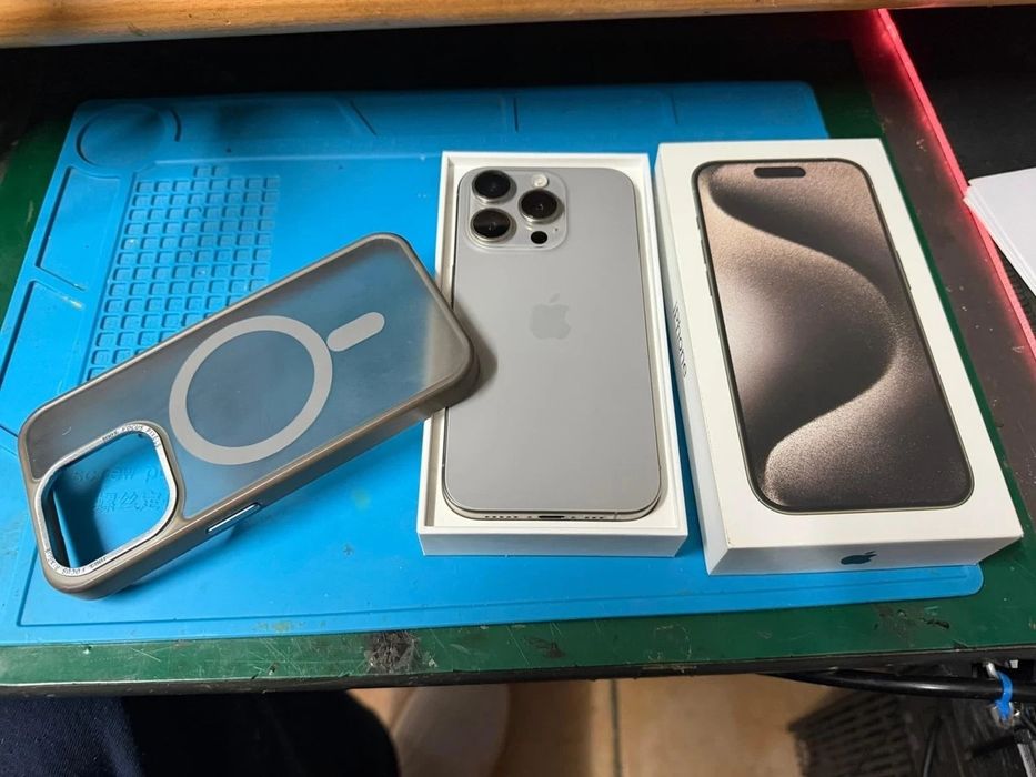 Apple iPhone 15 Pro - 256GB - Natural Titanium 256gb