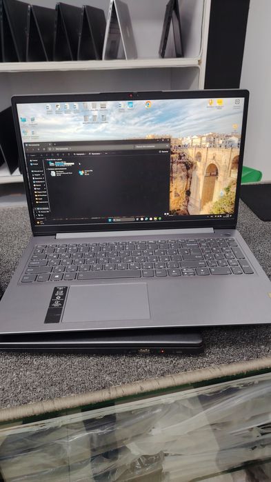 Lenovo sensir ekran noviy