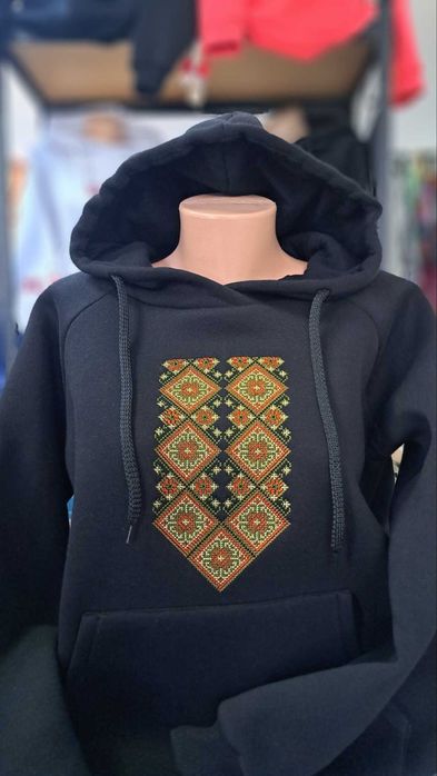 Худи с бродерия шевица