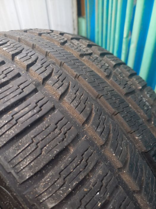 Nokian 235/35/19 4 броя зимни