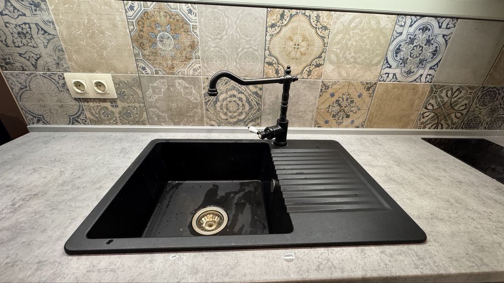 Продавам кухня - кухненски шкафове