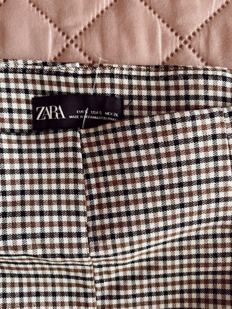 Pantaloni Zara elastici în carouri