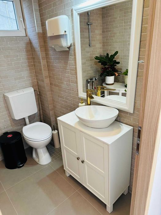 Închiriez cameră în Salon de înfrumusețare