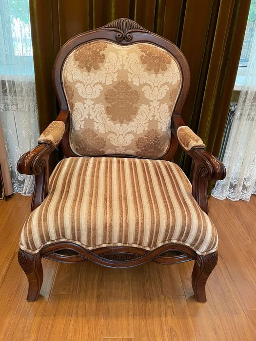 Мебель чистое дерево, массив.